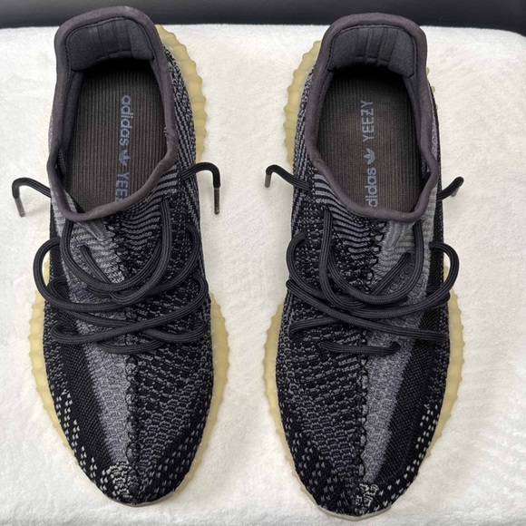 Yeezy Boost 350 V2 'Carbon' – Size 11 - Picture 5 of 10